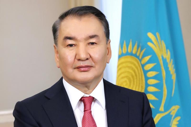 Plenarlyq sessııaǵa qatysty