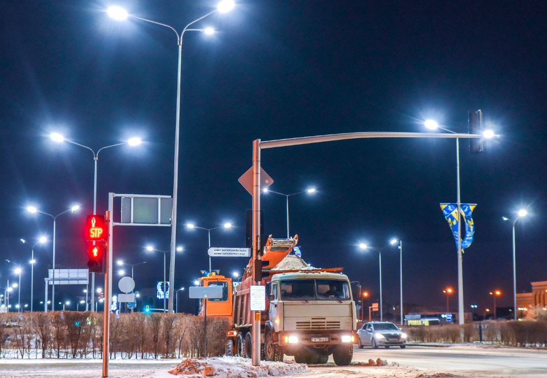 О́tken táýlikte qaladan 15,8 myń tekshe metrden astam qar shyǵaryldy