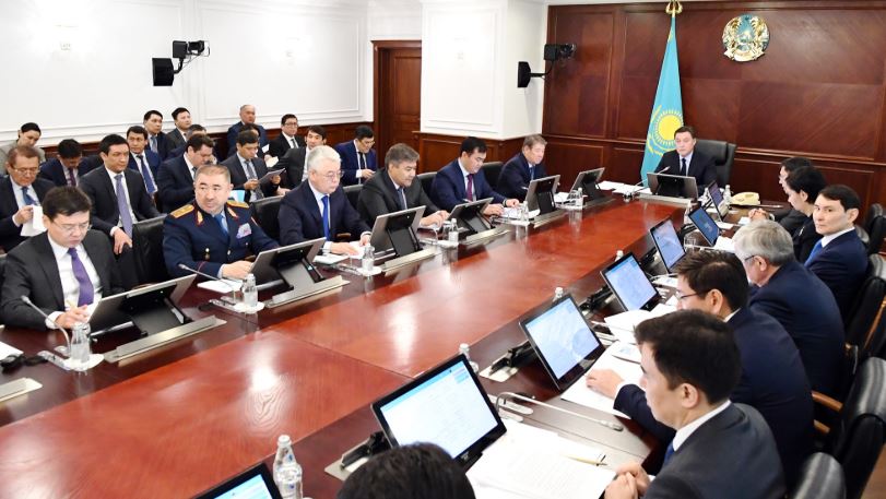 A.Mamın: 1 mamyrdan bastap baspanaǵa muqtaj kópbalaly otbasylarǵa páter bólýdi bastaımyz