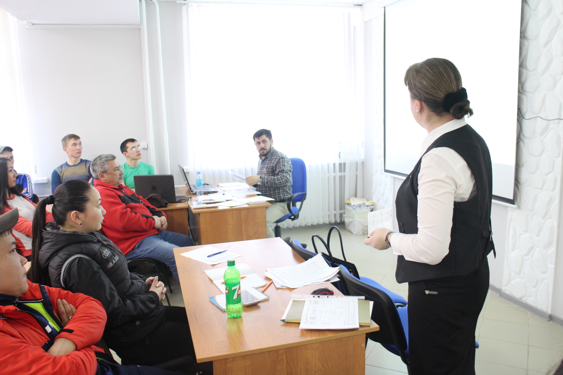 Qostanaı oblysynda 500 turǵyn «Bastaý» jobasynyń aıasynda partaǵa otyrdy