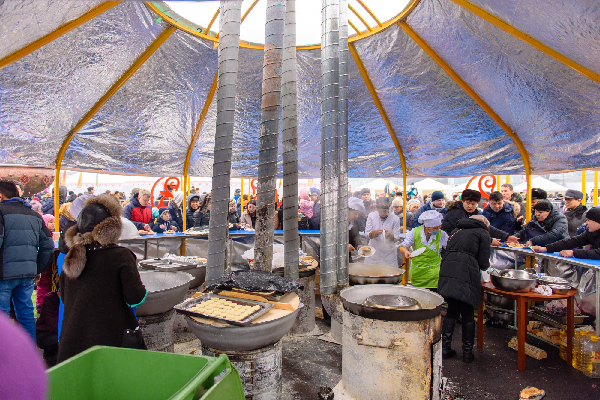 Búgin qala turǵyndary men qonaqtaryna ystyq baýyrsaq taratylady