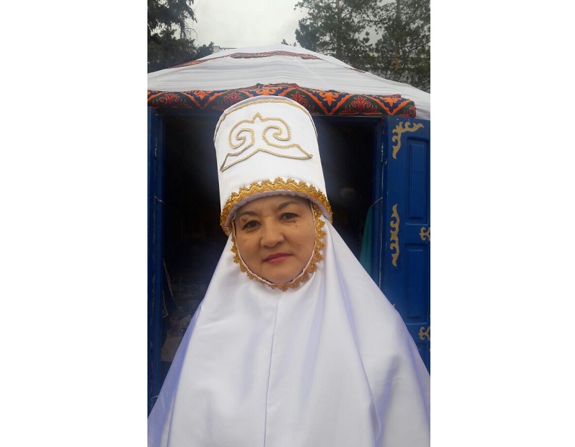 Temirjolshy Janar Toǵaevanyń eń basty qyzyǵýshylyǵy – ulttyq kostıýmder tigý