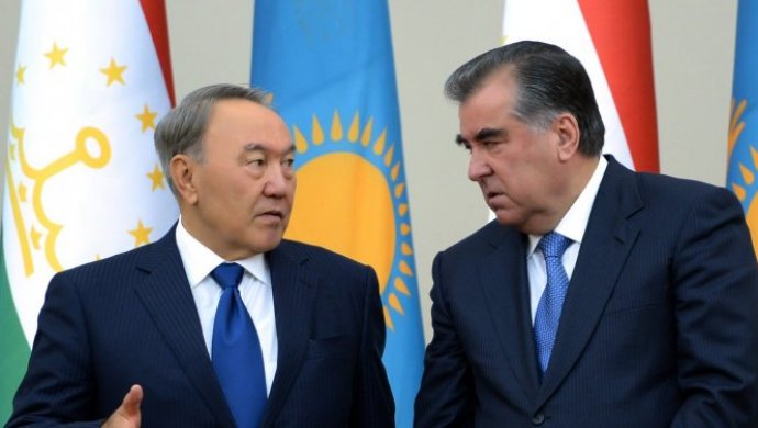 Nursultan Nazarbaev Tájikstan Prezıdenti Emomalı Rahmonmen telefon arqyly sóılesti