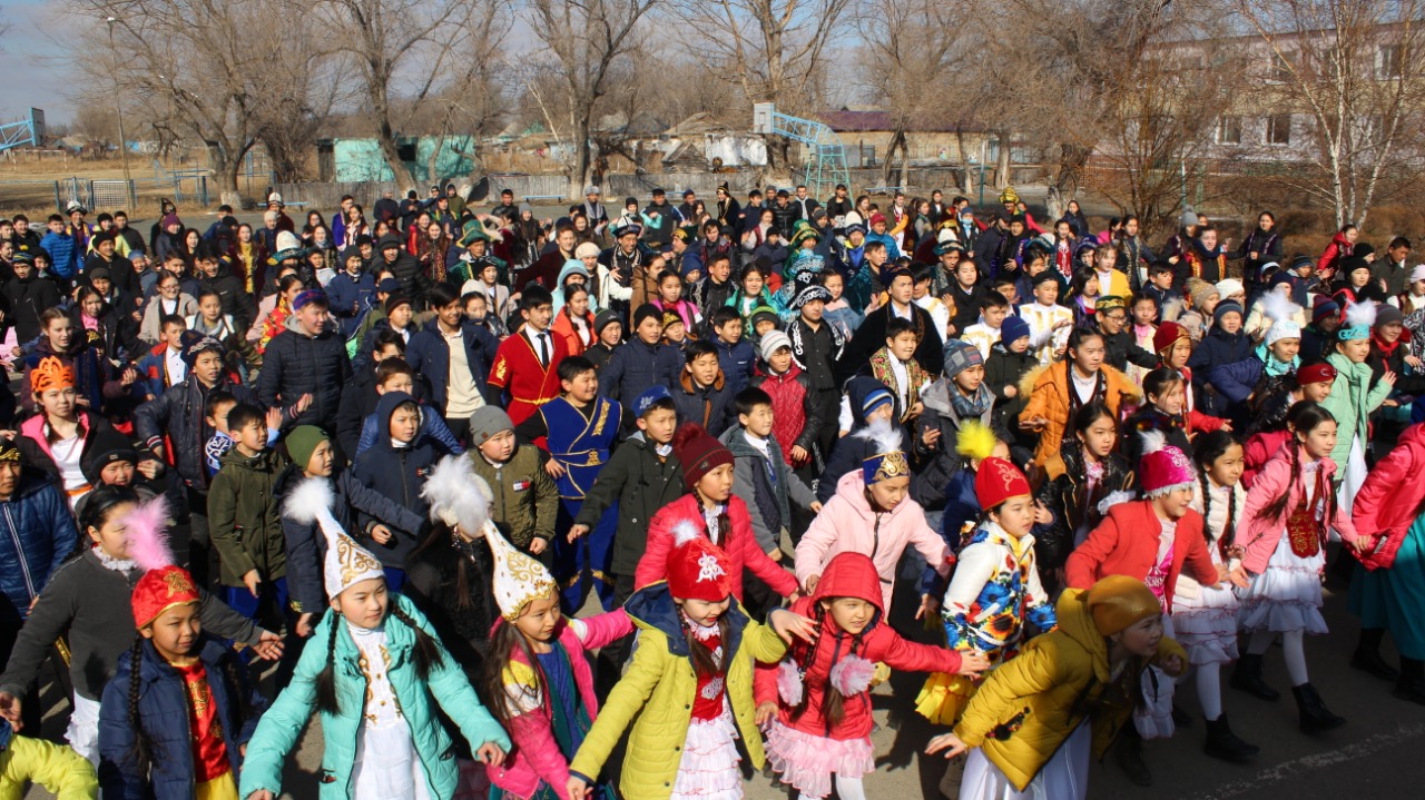 ShQO: Jarma aýdanynda 400 oqýshy «Qara jorǵa» bıledi