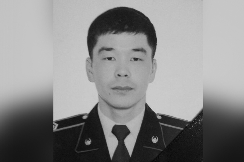 Atyraýda polısııa qyzmetkeri sýǵa batqan qyzdy qutqaryp, ózi mert boldy