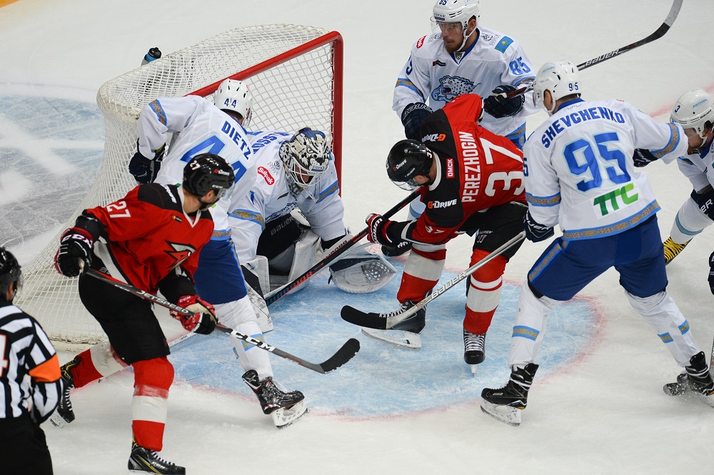 QHL: «Barys» utyldy, «Avangard» kelesi kezeńge ótti