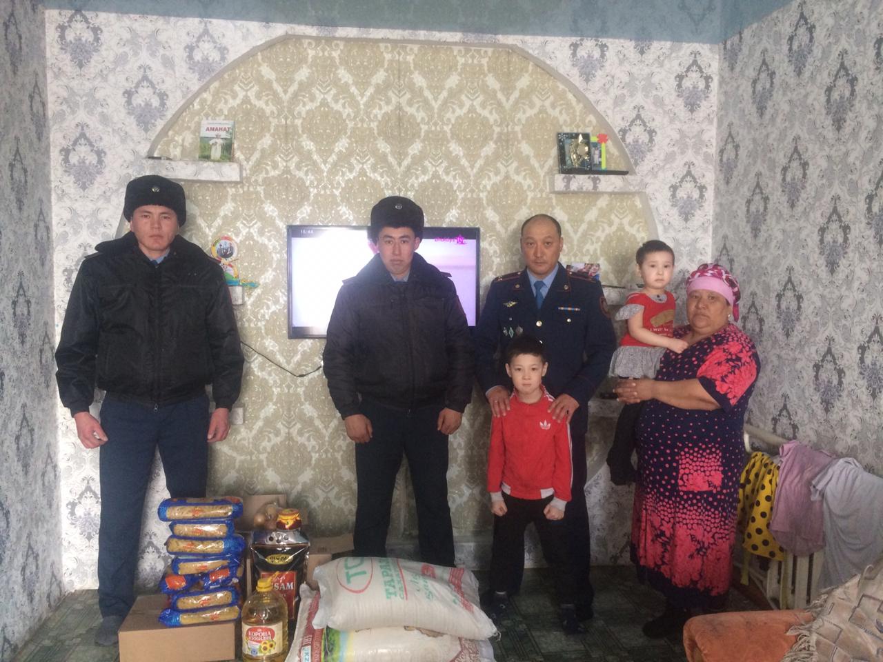 Qostanaı polıseıleri qaıyrymdylyqpen de aınalysady