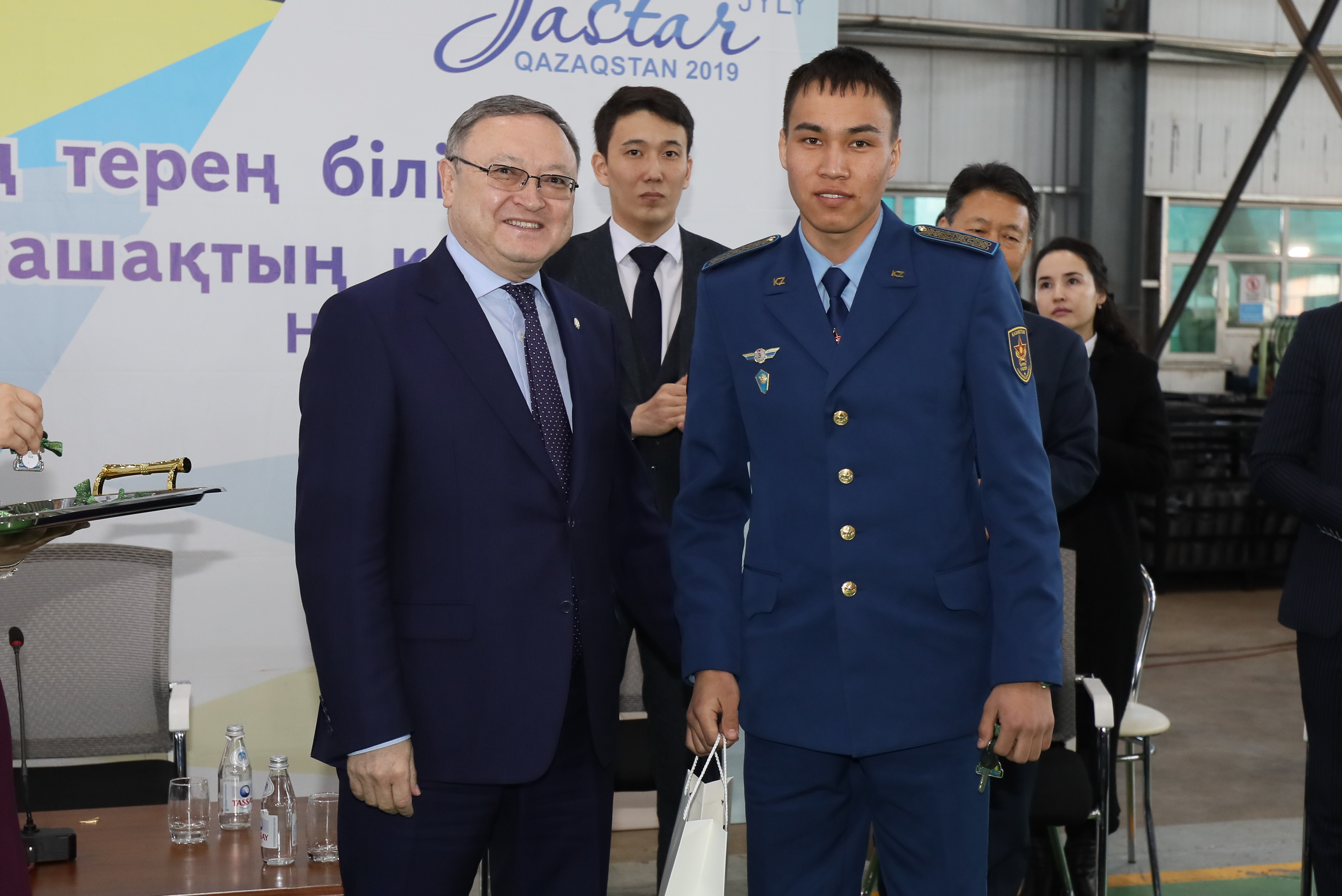 Iri kásiporyndar Aqtóbedegi JOO túlekterin jumysqa ornalastyrý týraly memorandýmǵa qol qoıdy