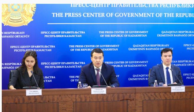 Bıyl 1 maýsymnan bastap bir jarym mıllıon túrli kásip ıeleriniń jalaqysy kóteriledi — Á. Smaıylov