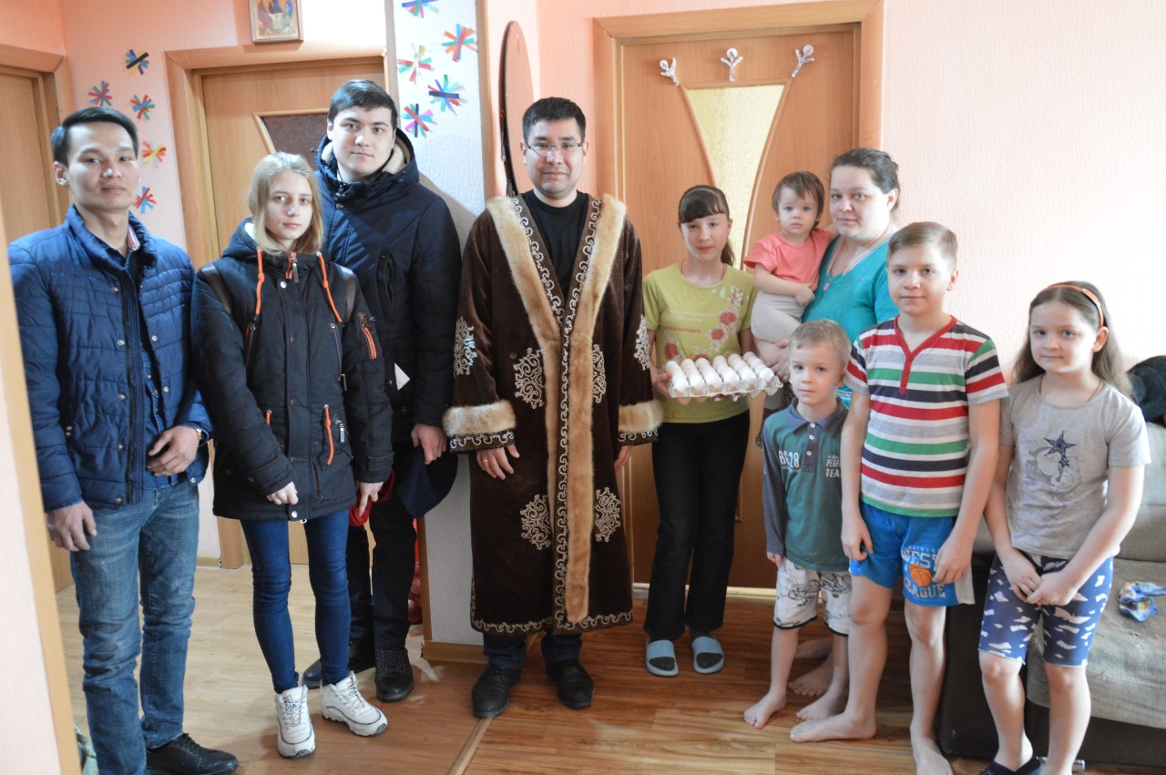 Qaraǵandy oblysynda kásipker kópbalaly otbasyna páter syılady