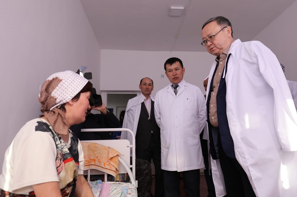 Ońdasyn Orazalın Áıteke bı jáne Hromtaý aýdandarynyń áleýmettik-ekonomıkalyq damýymen tanysty