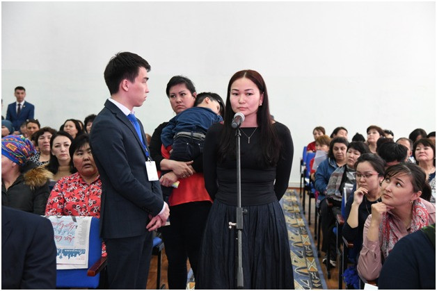 Kópbalaly analarǵa turǵylyqty jeri boıynsha balabaqshalarǵa oryn bólýdiń artyqshylyqtary túsindirildi