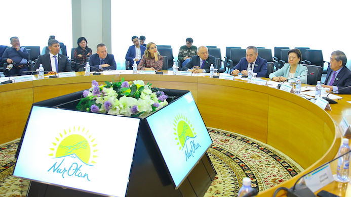 «Mıras» keńesiniń músheleri elordaǵa Elbasy esimin berý týraly sheshimge qoldaý bildirdi