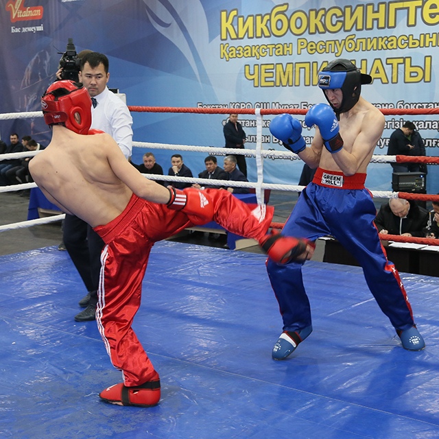 Qostanaıda kıkboksıngten Qazaqstan chempıonaty bastaldy