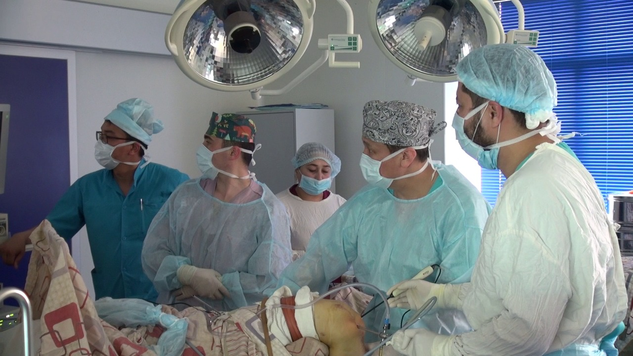 Shymkentte býyn aýrýlaryna pyshaqsyz ota jasaldy