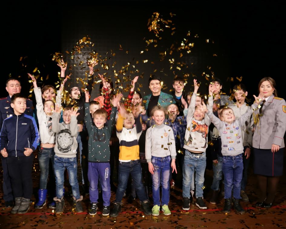 Elordalyq polısııa kópbalaly otbasylarǵa arnalǵan qaıyrymdylyq konsert uıymdastyrdy