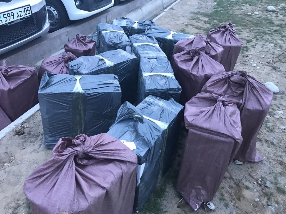 Zańsyz taýar tasymaldaǵan qazaqstandyqtar ustaldy