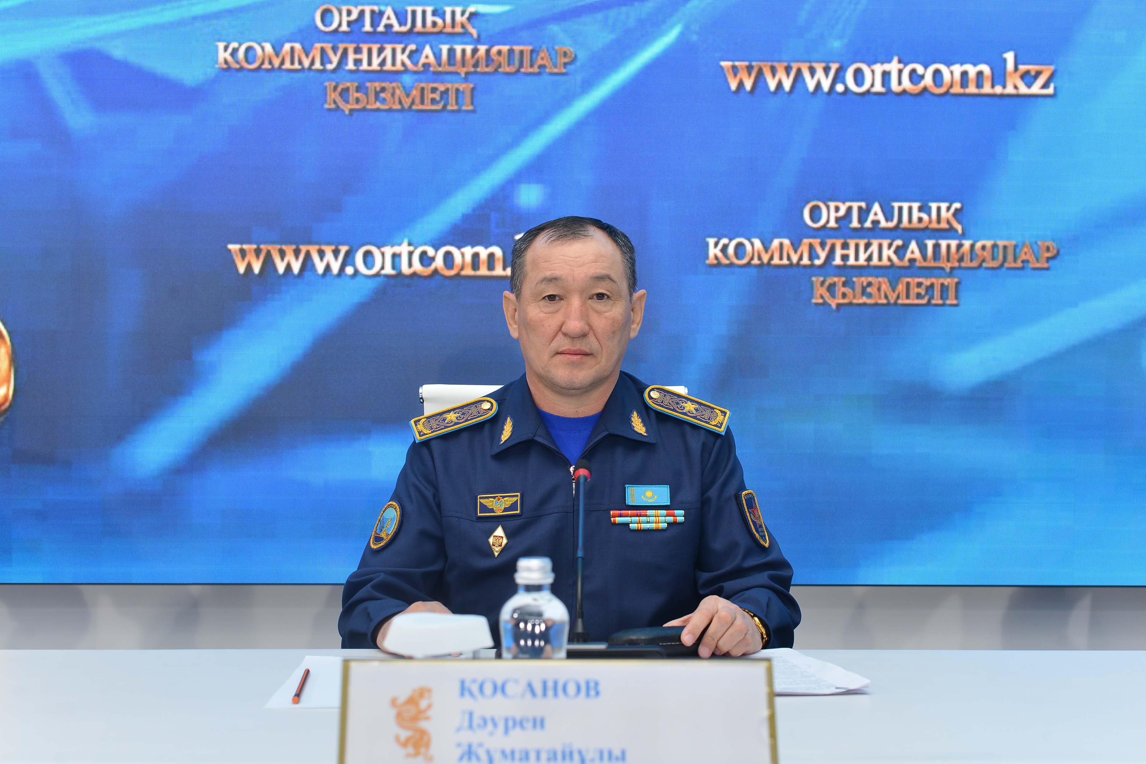 Qyzylorda oblysynda tikushaq apatyna ushyraǵan on úsh jigitti batyr dep esepteımin - Áskerı-áýe kúshteriniń qolbasshysy