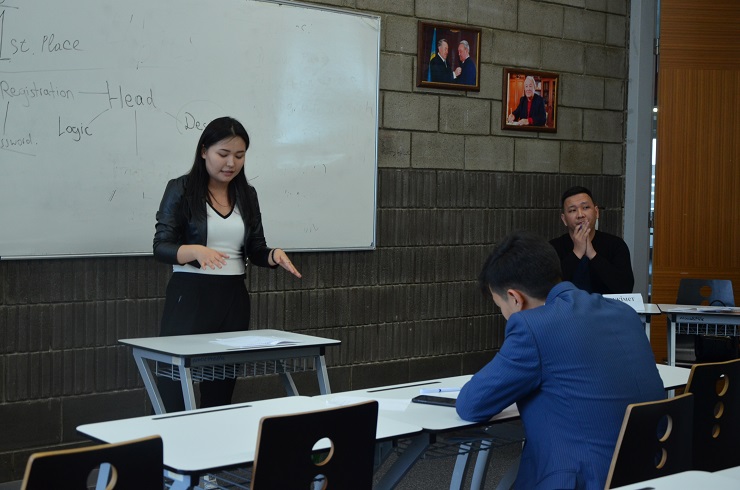 Súleıman Demırel ýnıversıtetinde pikir-saıys týrnıri ótti