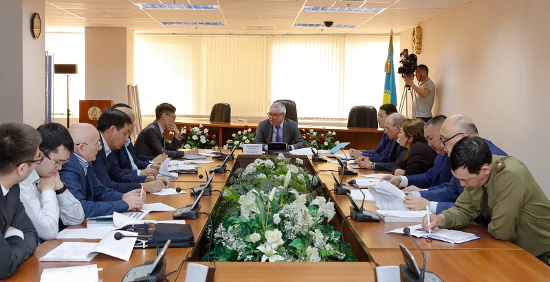 QR IIDM-de ónerkásiptik qaýipsizdik máseleleri jóninde qoǵamdyq tyńdaýlar boldy