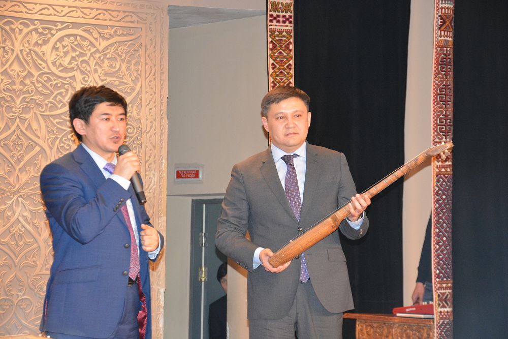 Shákárim shertken dombyra