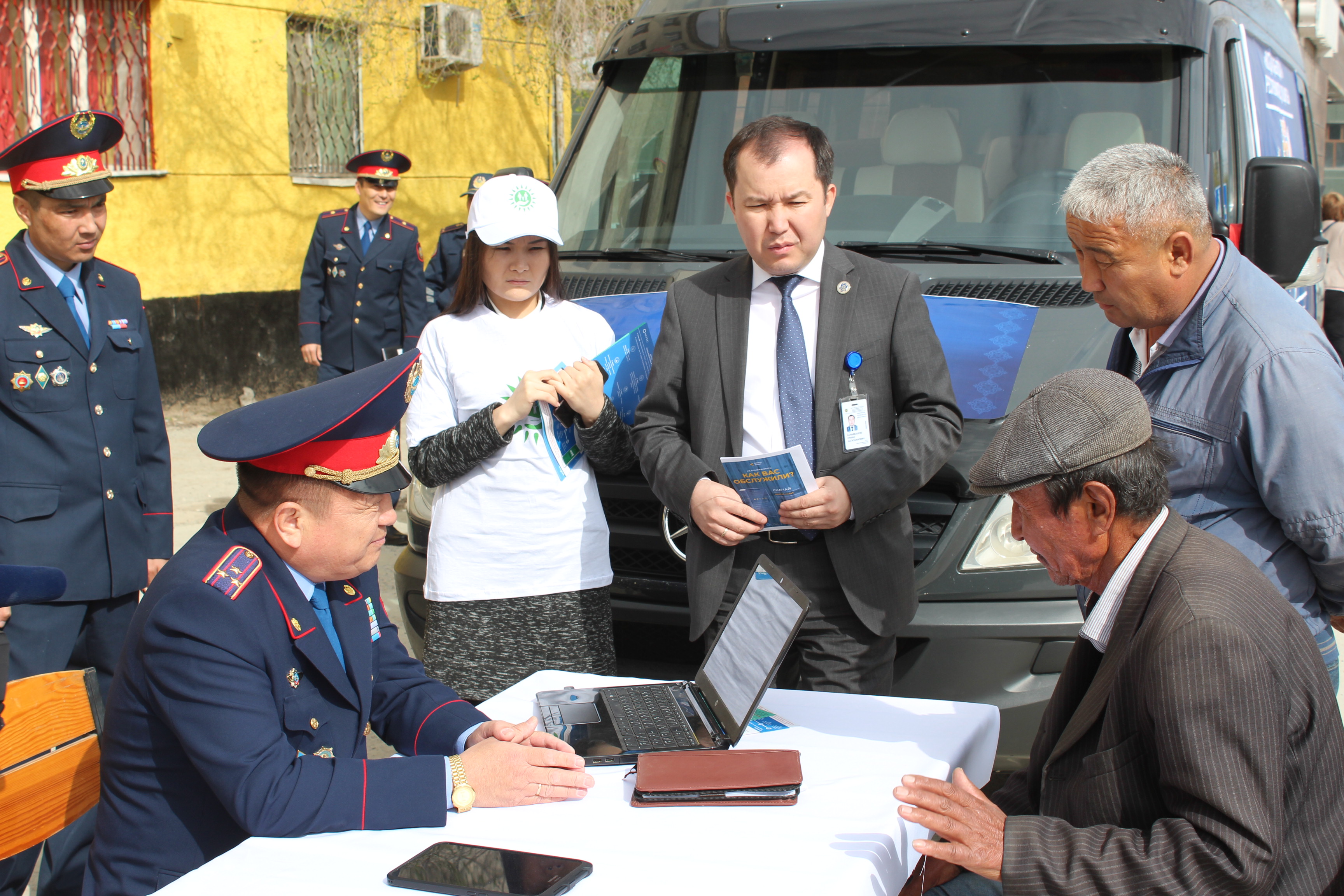 Qyzylordada «Jolda qabyldaý» aksııasy júrip jatyr
