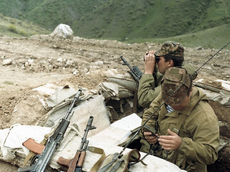 Qorǵanys mınıstri Tájik-aýǵan shekarasynda qaza tapqan jaýyngerlerdi eske aldy