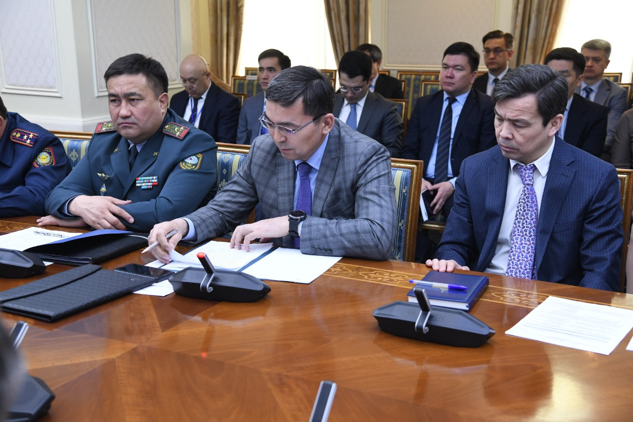 B. Sultanov jemister men kókónisterdiń shekti baǵalarynyń dálizin belgileýdi tapsyrdy