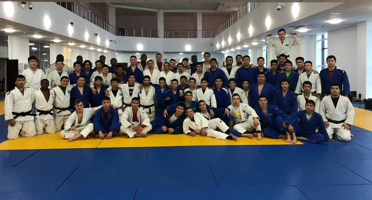 Dzıýdodan Qazaqstan men Fransııa jastar quramasy birlesken jıyn ótkizip jatyr