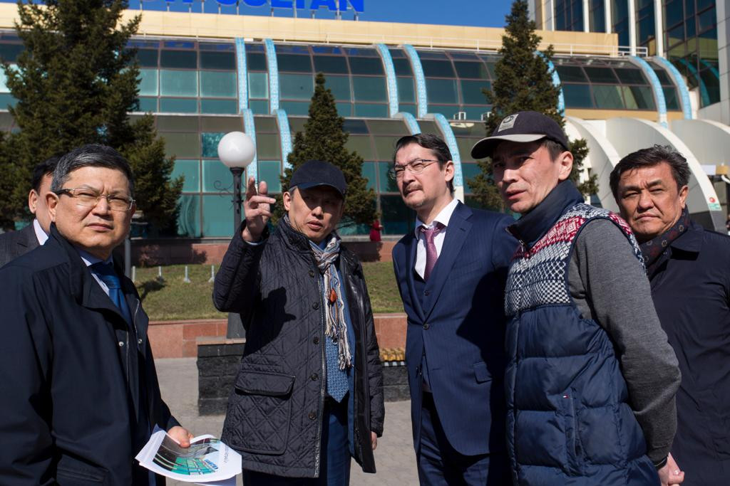 Baqyt Sultanov qalanyń abattandyrylýyn tekserip, ınfraqurylym nysandaryn aralady