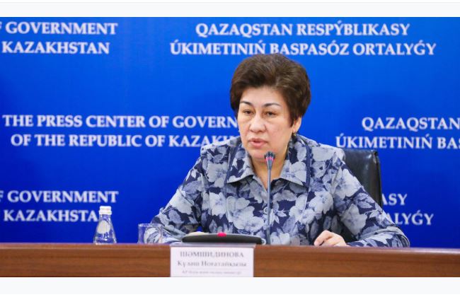 Bilim berý salasynyń qyzmetkerleri jańa esepteý kestesi boıynsha eńbekaqy ala bastaıdy