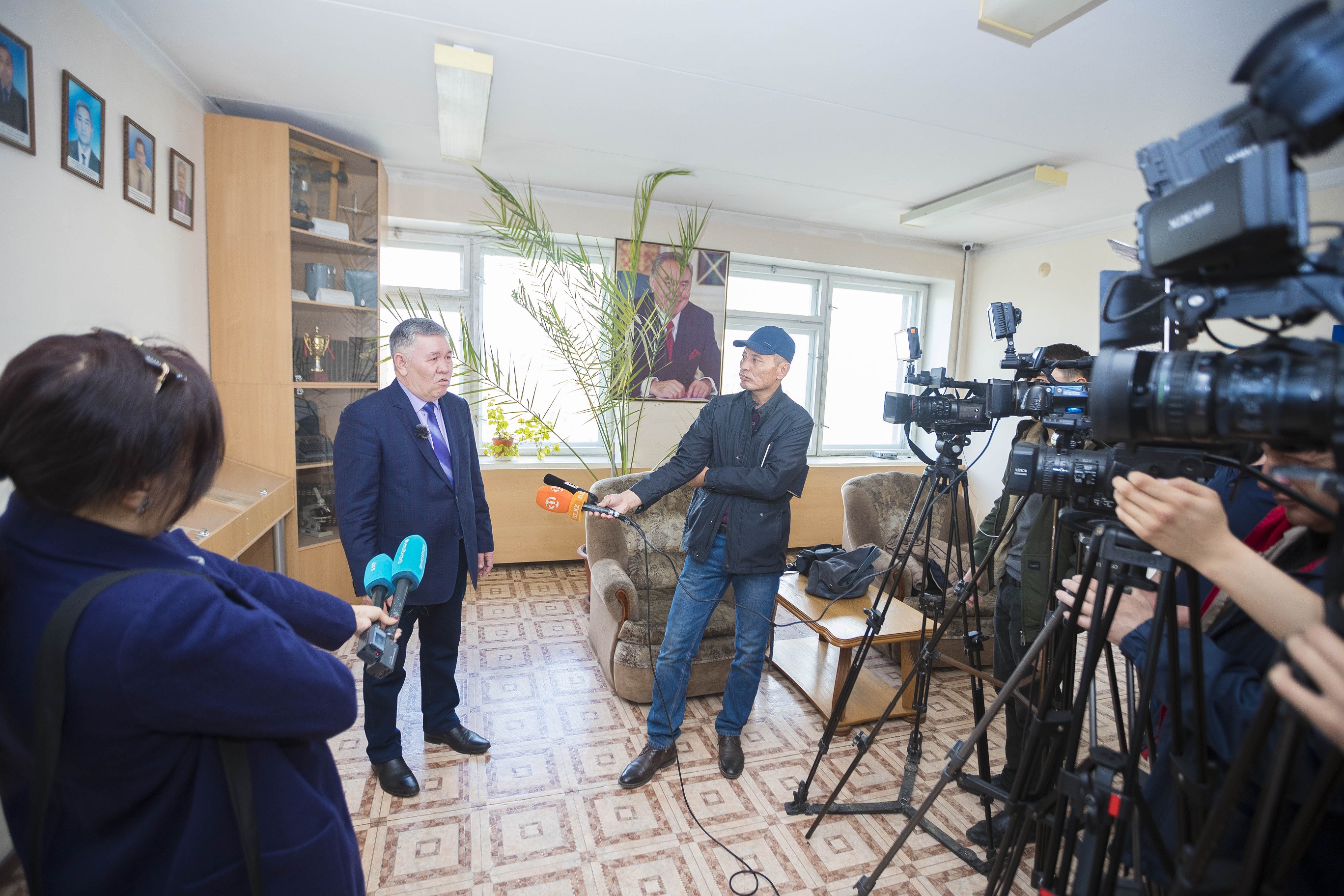 ShQO turǵyny Sibir jarasyn juqtyrýy múmkin degen kúdikpen aýrýhanaǵa jatqyzyldy