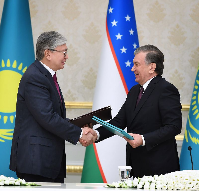 Alǵashqy memlekettik sapardyń túıini