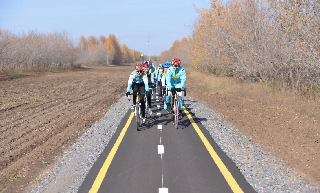 Polısııa velosıpedshilerdi jol qozǵalysy erejelerin saqtaýǵa shaqyrdy