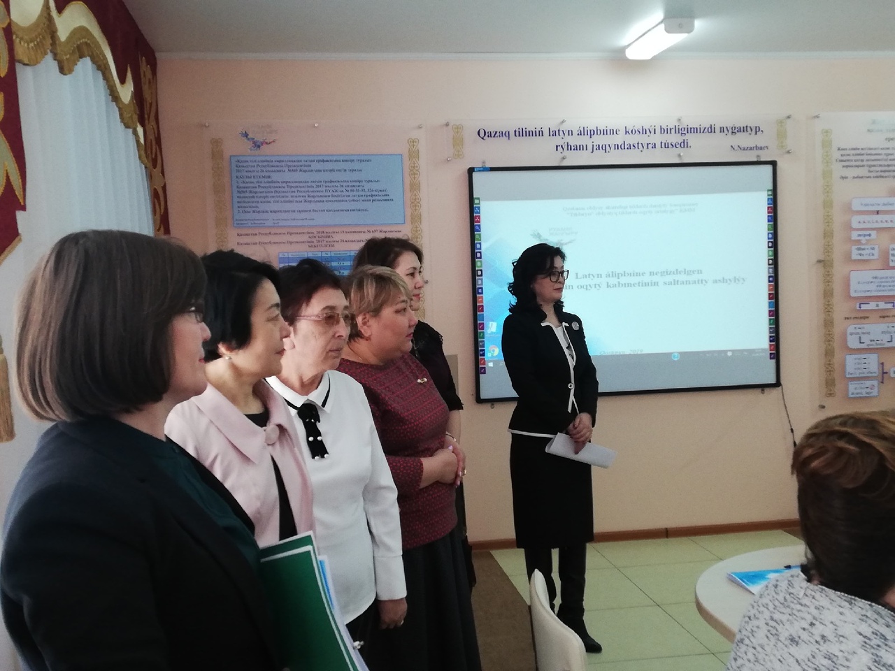 Qostanaıda latyn grafıkasy negizindegi qazaq tilin úırený kabıneti ashyldy