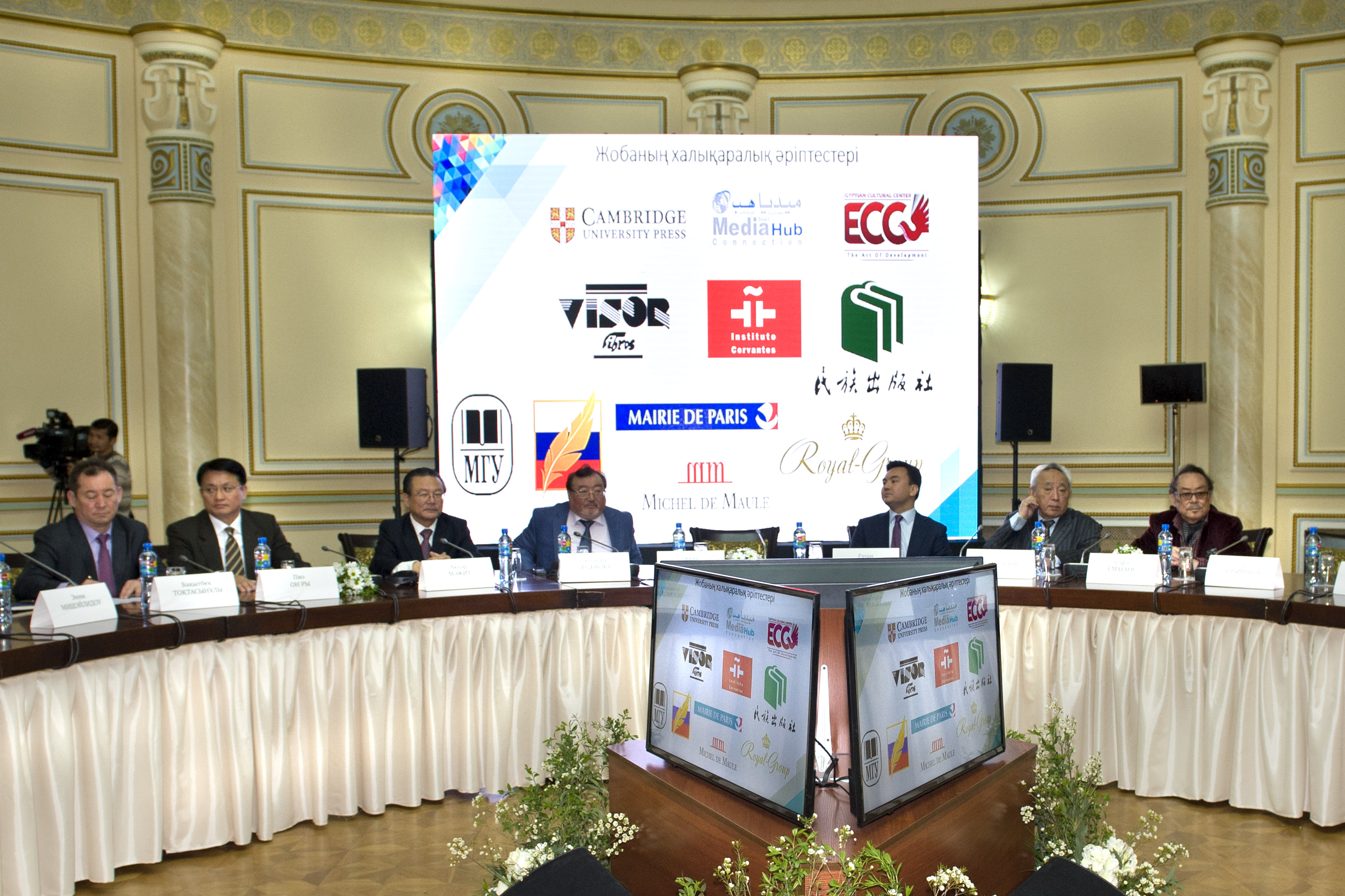 BUU-nyń 6 tiline aýdarylǵan Qazaq ádebıeti jınaqtary álemniń 90-nan asa eline taralady