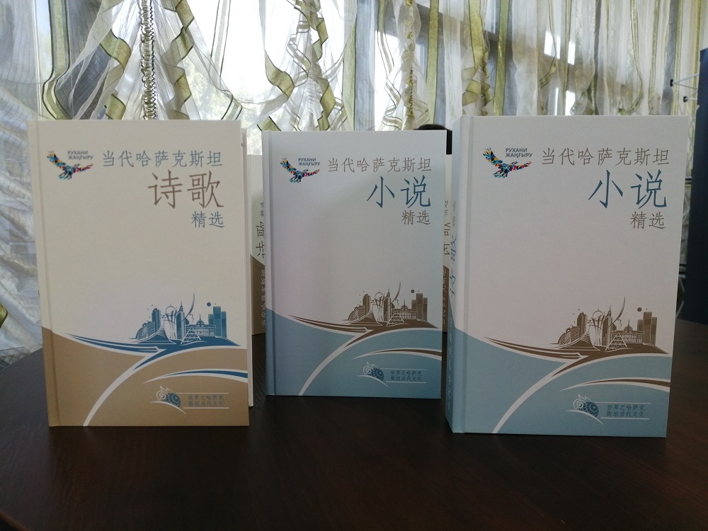 Qazaq ádebıetiniń jaýharlary jahannyń alty tilinde sóıledi