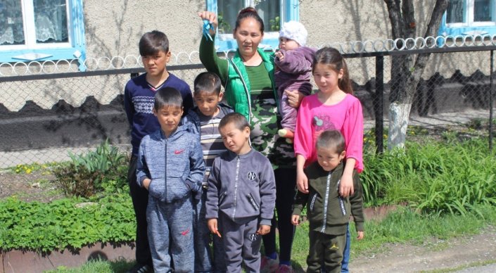 Tekelidegi kópbalaly otbasyǵa kásipkerler úı syılady