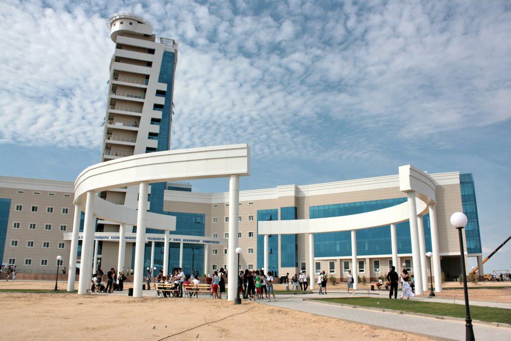 Ýnıversıtette jańa ortalyqtar ashyldy