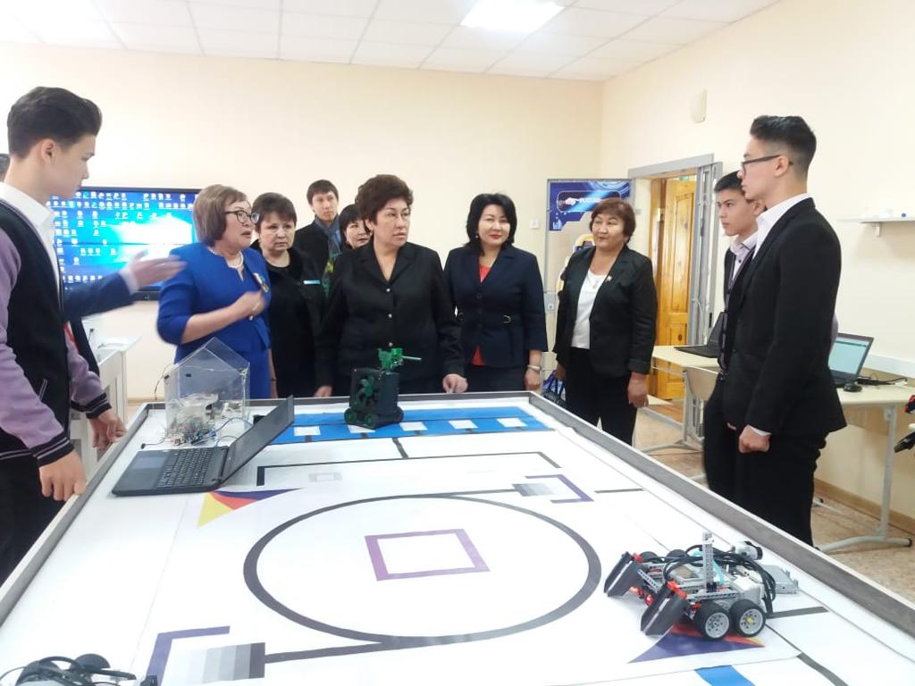 Kúlásh Shámshıdınova Semeıdegi №5 mektep-gımnazııa jumysyna joǵary baǵa berdi