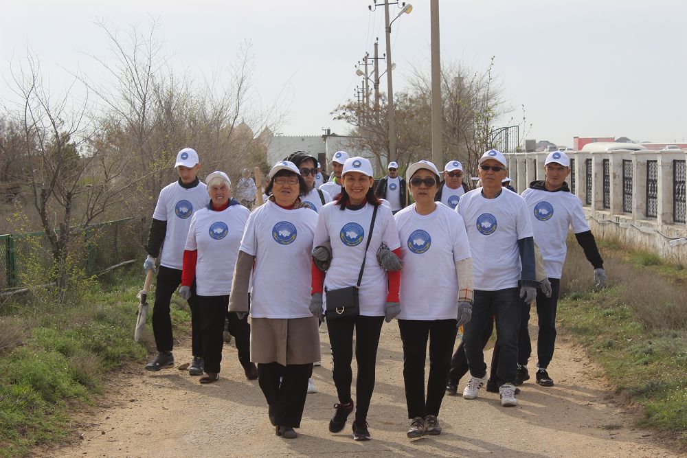 Mańǵystaýda Assambleıa ókilderi Qoshqar ata qaýymyna senbilik jumystaryn júrgizdi