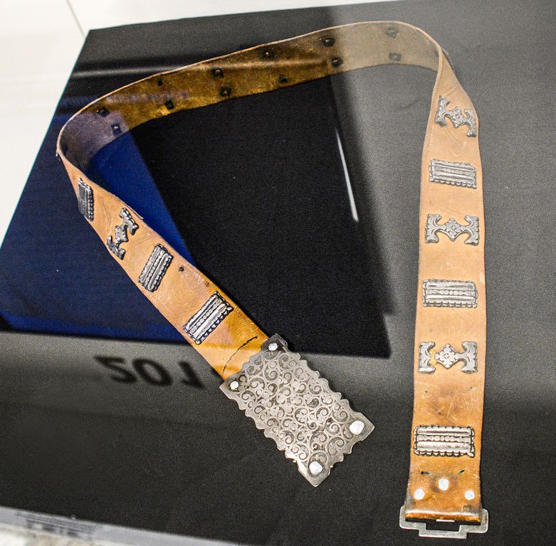 Kenenniń  kemer beldigi