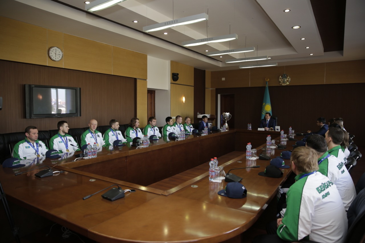 Nurlan Noǵaev «Beıbarys» hokkeı klýbyn jeńisimen quttyqtady