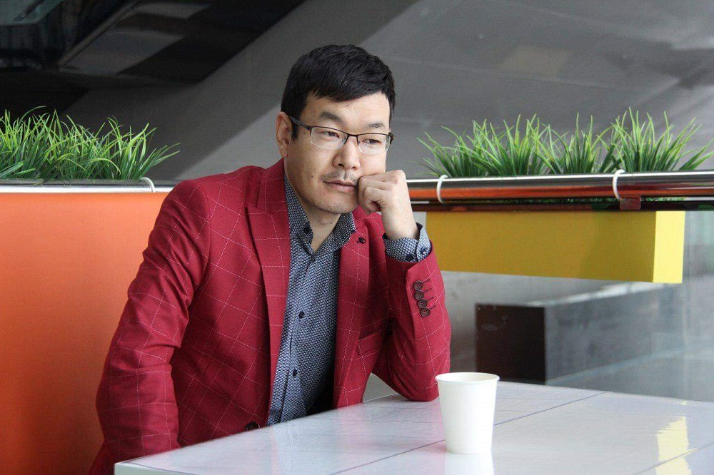 Balkonymda ǵana aqynmyn