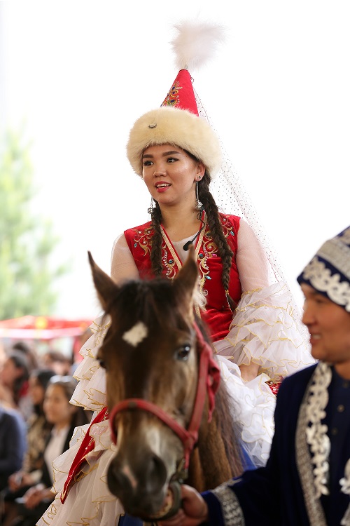 Qyzdar ýnıversıtetinde Naýryz meıramy keńinen atalyp ótti
