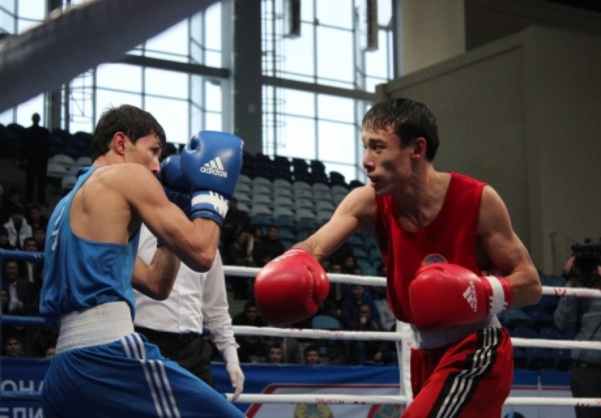 Boks: Júsipov jartylaı fınalǵa shyqty