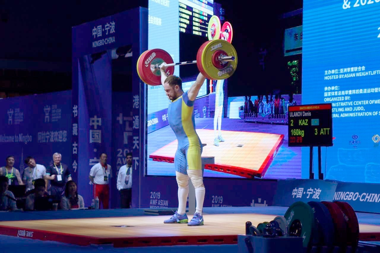 Denıs Ýlanov aýyr atletıkadan Azııa birinshiliginde úzdik úshtikke endi