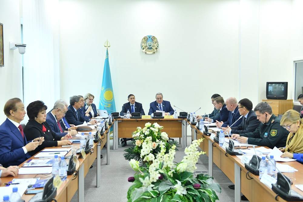 Májiliste aqparattyq qaýipsizdikti qamtamasyz etý salasynda áskerı kadrlardy daıarlaýǵa arnalǵan otyrys ótti