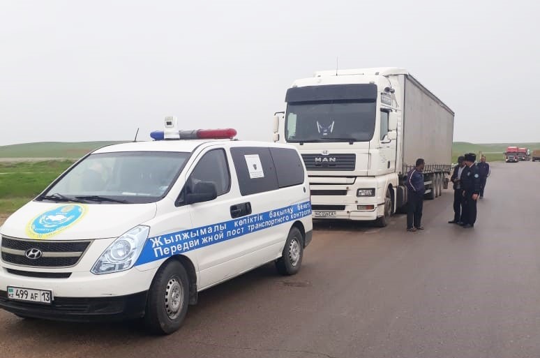 Túrkistan: Aýyr salmaqtaǵy júk kólikterine qarsy reıd sharasy ótip jatyr