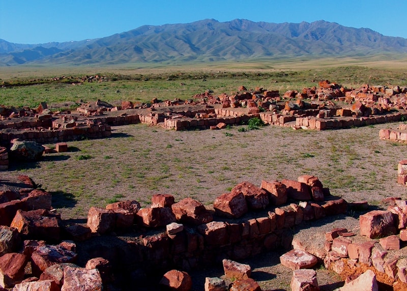 Aqyrtas kesheniniń kórkem qupııasy mol